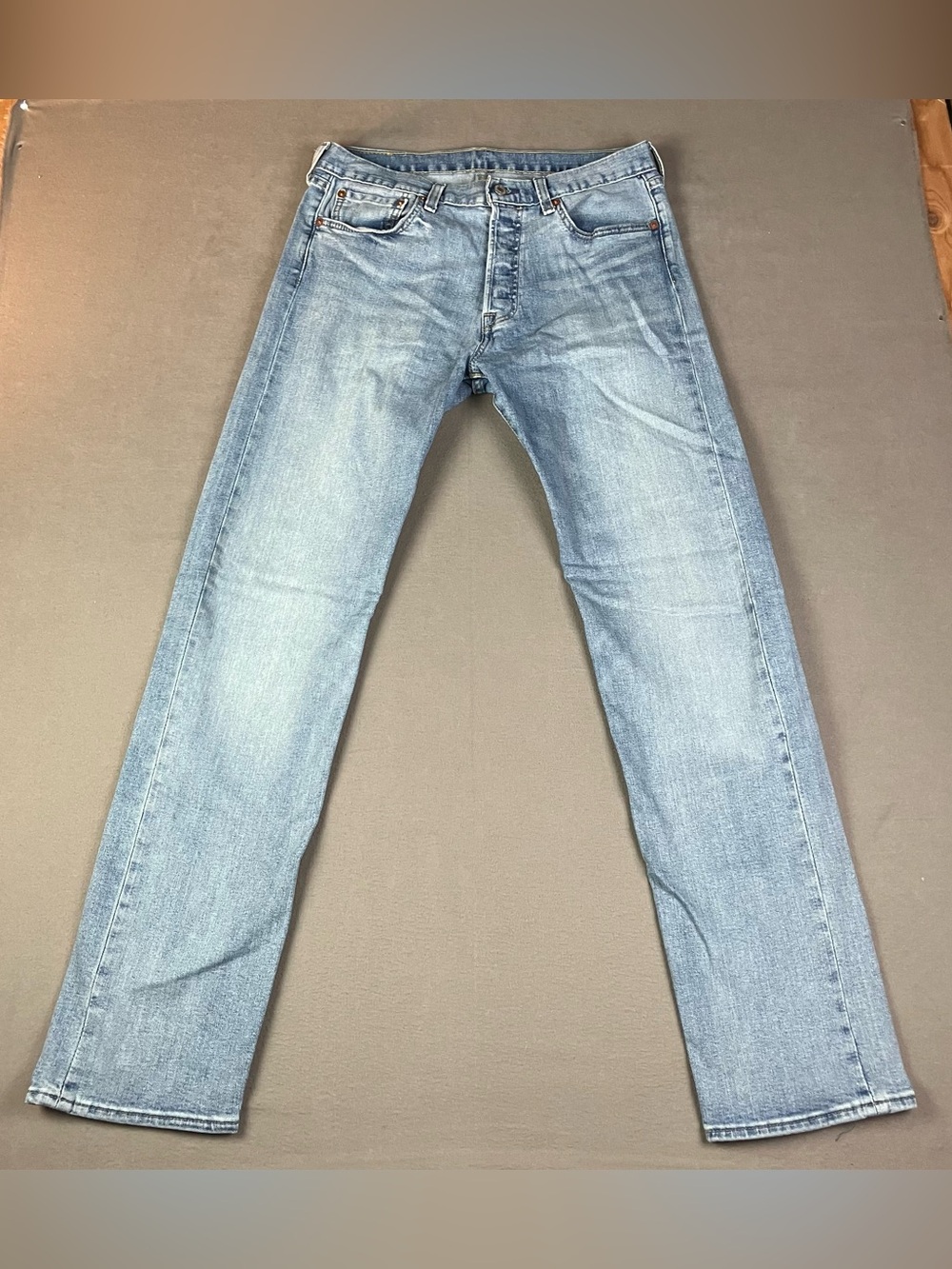 Levis 501 Men’s Size 32x34 Straight Leg Jeans Light Blue Button Fly